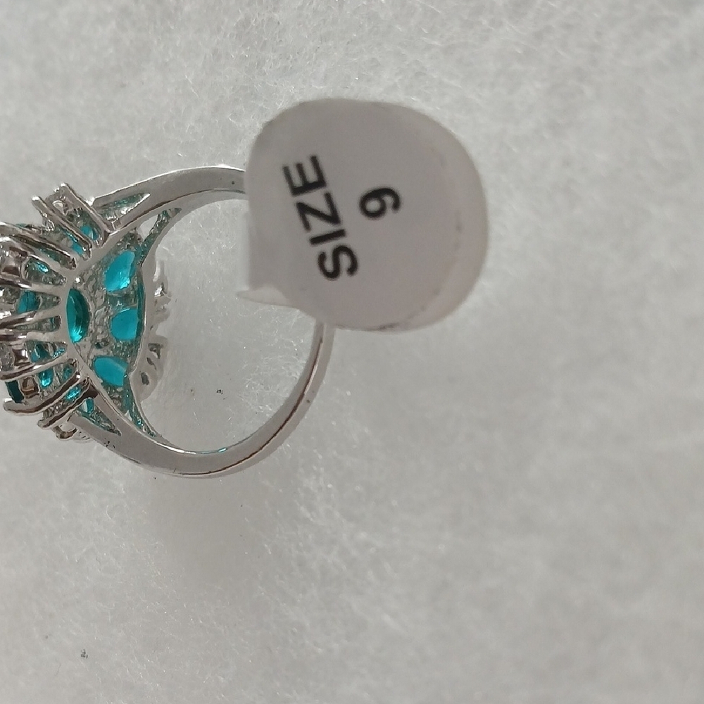 Elegant Silver and Green Gemstone Ring sz 9 - Picture 6 of 8